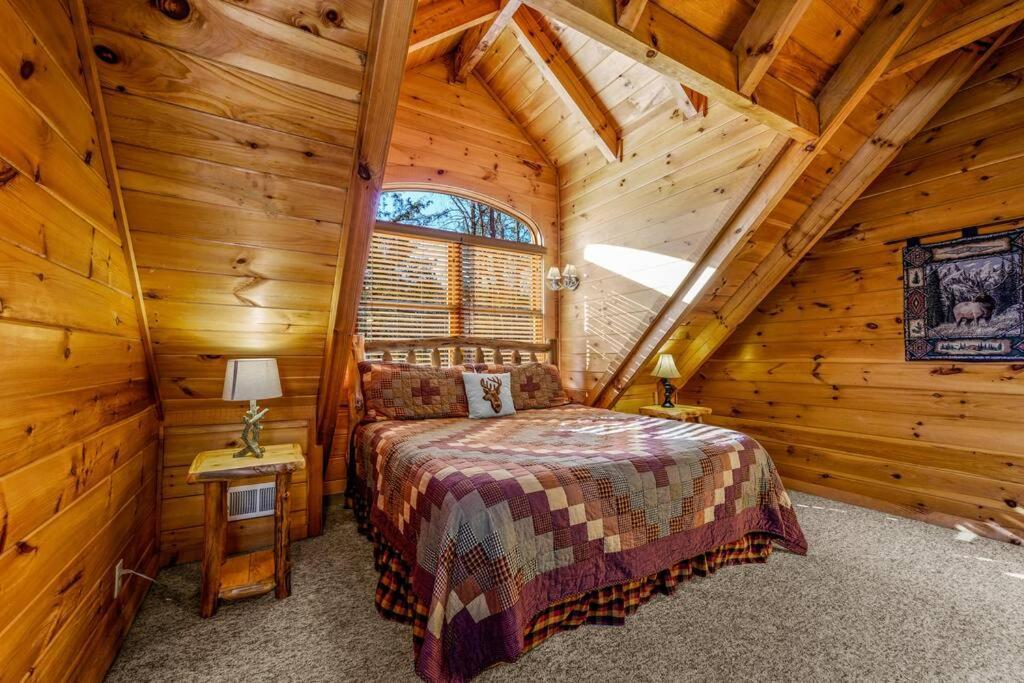 Charming Cabin W/ Hot Tub, Game Room, Top Location Pigeon Forge Exterior photo