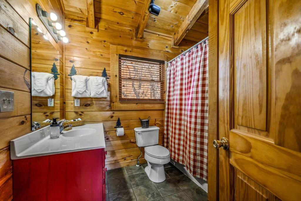 Charming Cabin W/ Hot Tub, Game Room, Top Location Pigeon Forge Exterior photo