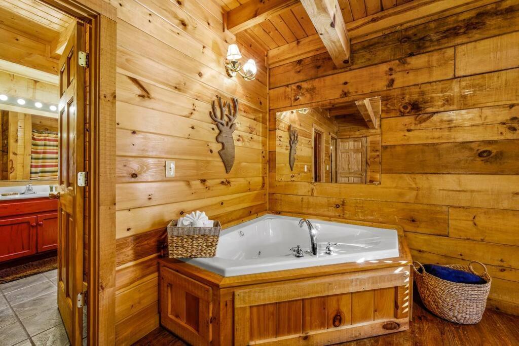 Charming Cabin W/ Hot Tub, Game Room, Top Location Pigeon Forge Exterior photo